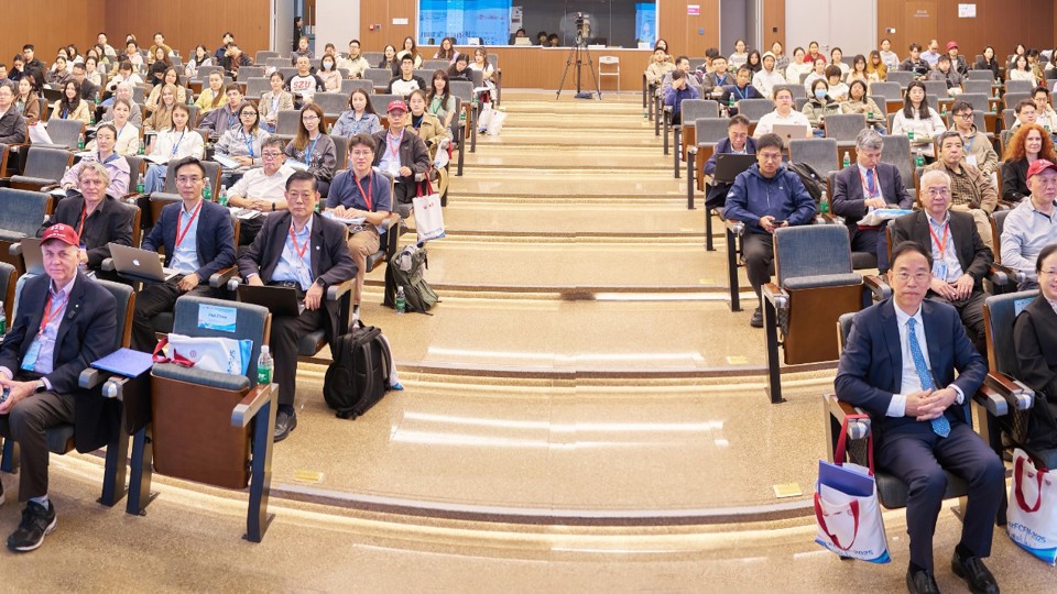 Scholars discuss cancer and aging