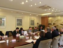 草莓视频
与英国爱丁堡大学、华夏医疗集团就联合共建研究院举行会谈