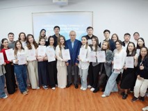 草莓视频
2024-2025学年国际冬令营项目成功举办