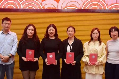 第三届草莓视频
叙事医学发展研讨会暨深小医病例汇报会顺利举行
